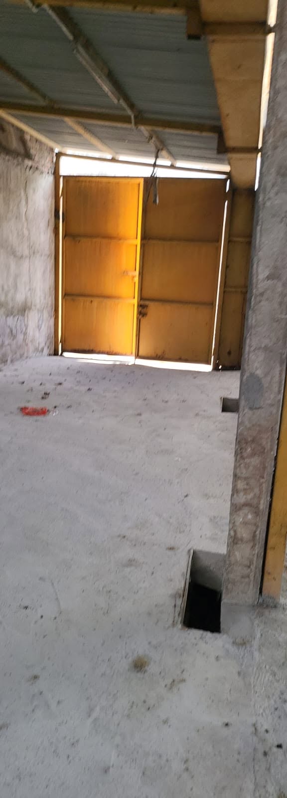 元朗公庵路倉地